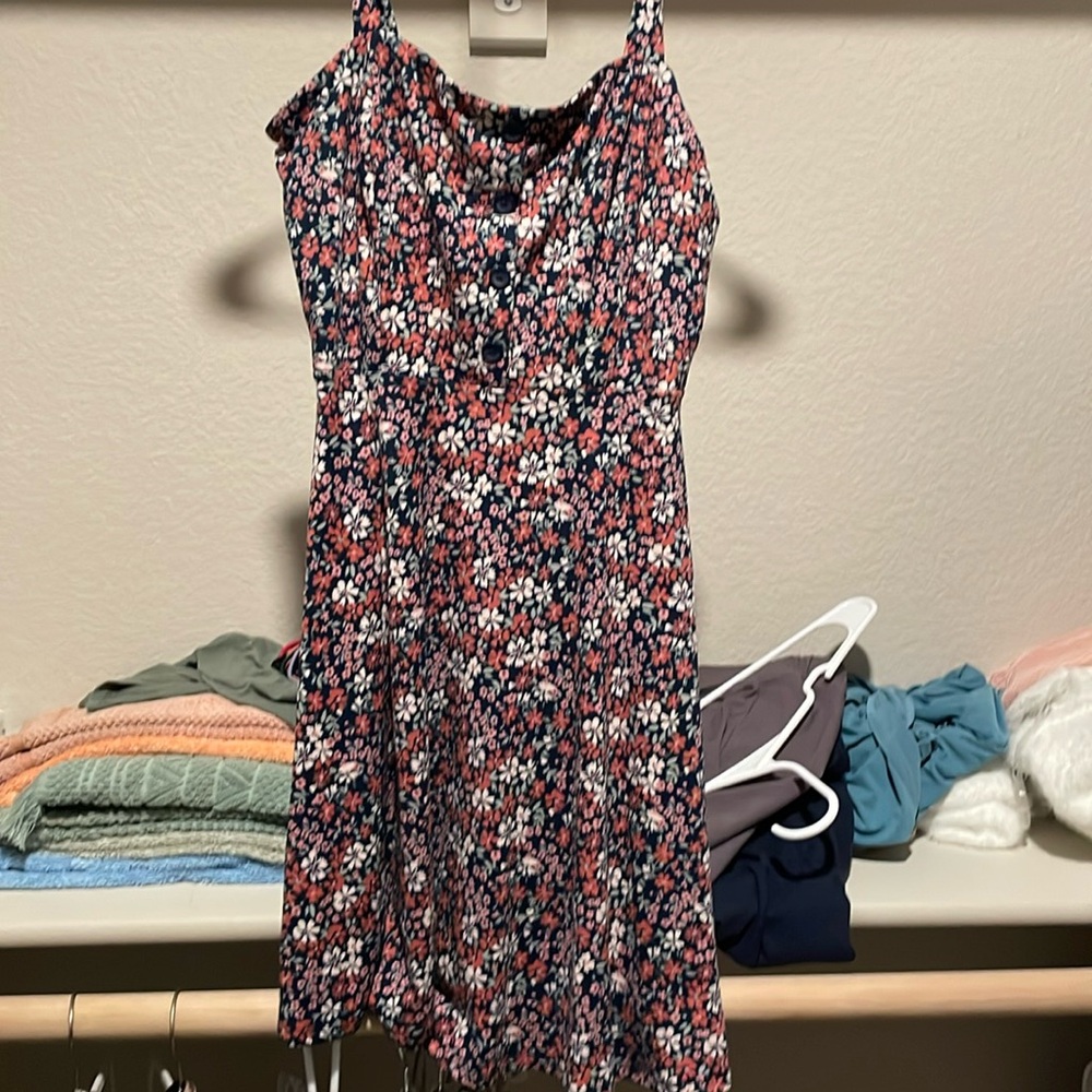 Nine Britton summer dress with floral pattern.